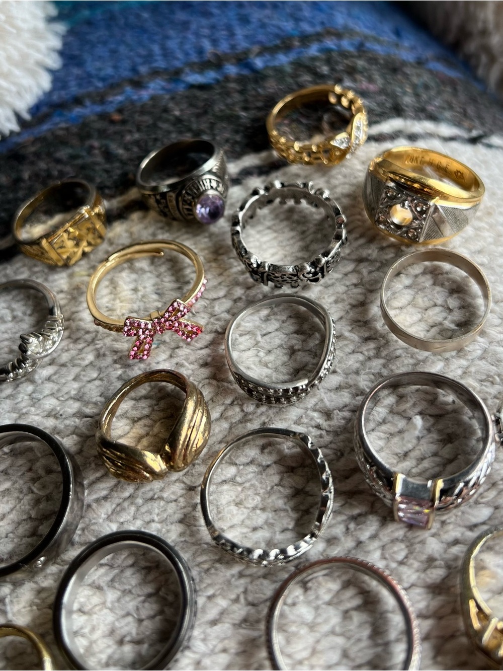 Lot Of 19 Rings - Picture 4 of 7
